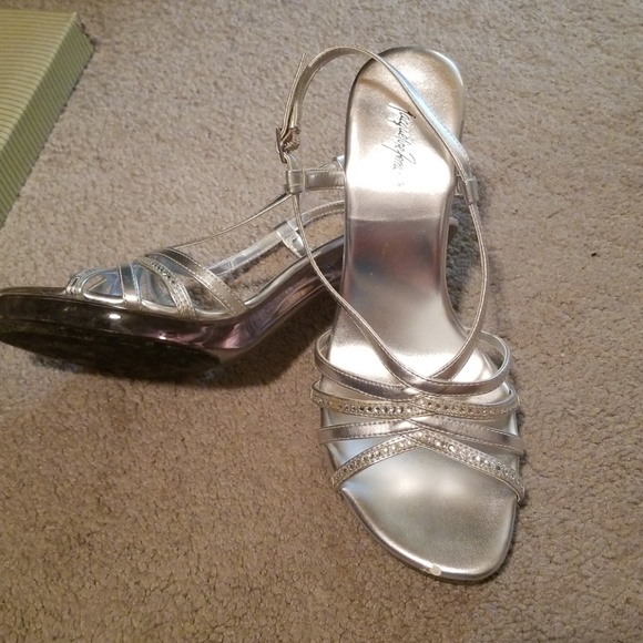 Jacqueline Ferrar silver rhinestone heels size 9 - Picture 3 of 4